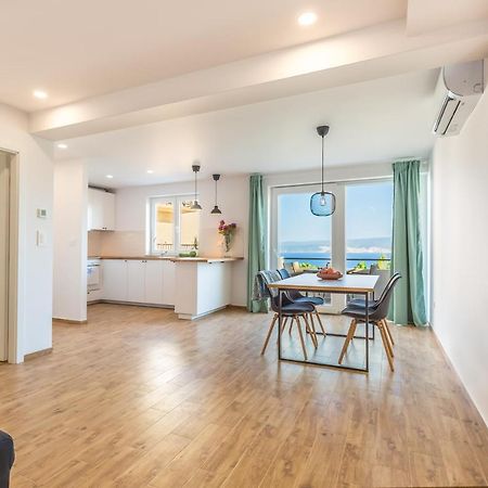 Adris Apartments Omiš Eksteriør bilde