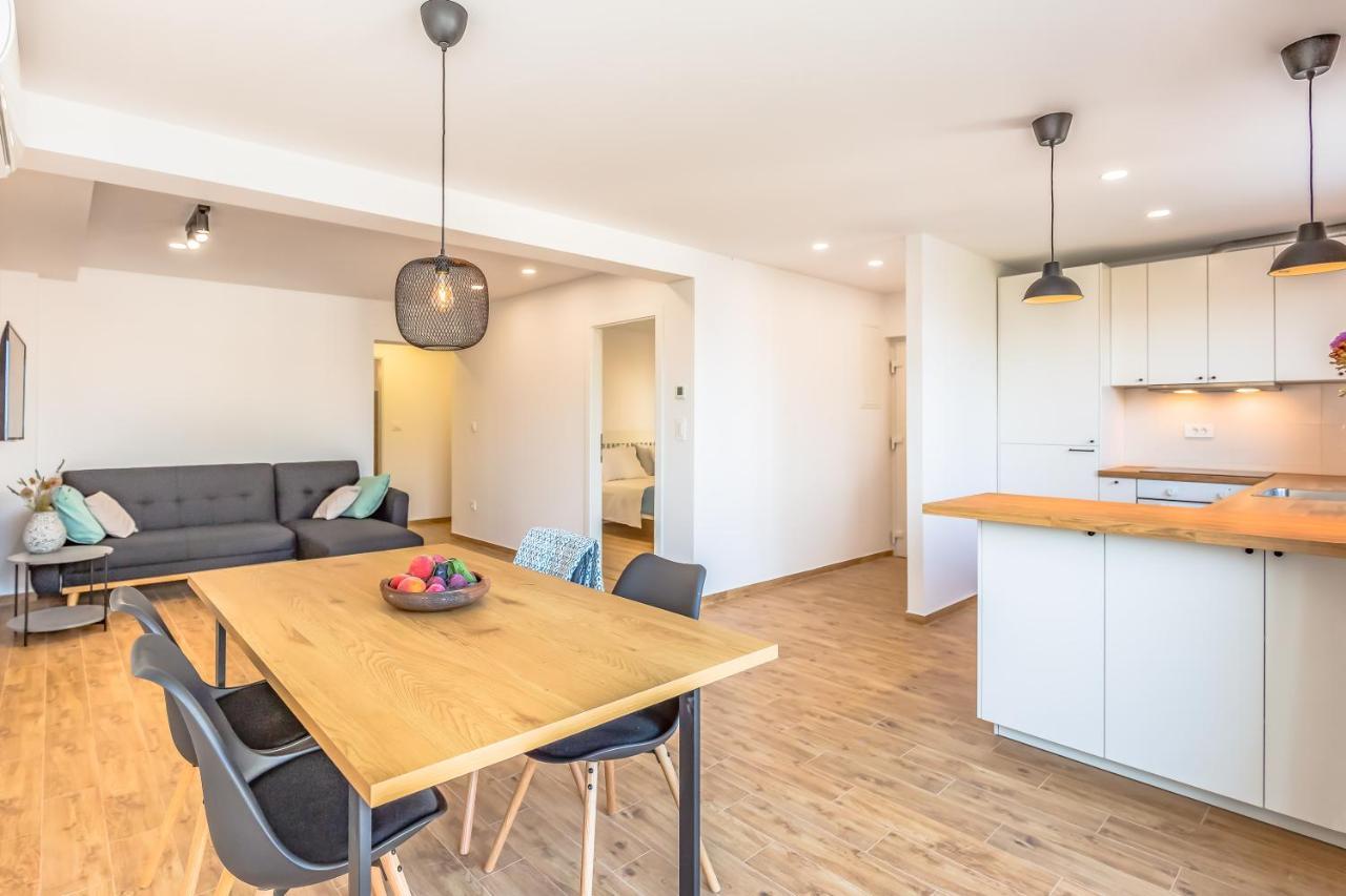 Adris Apartments Omiš Eksteriør bilde