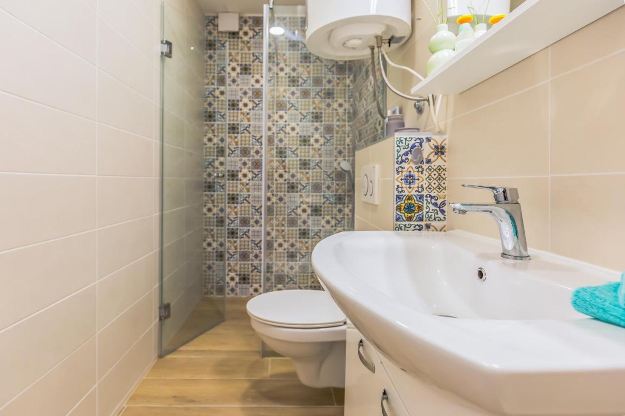 Adris Apartments Omiš Eksteriør bilde