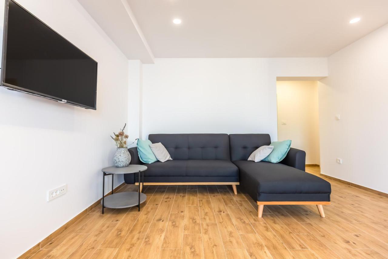 Adris Apartments Omiš Eksteriør bilde