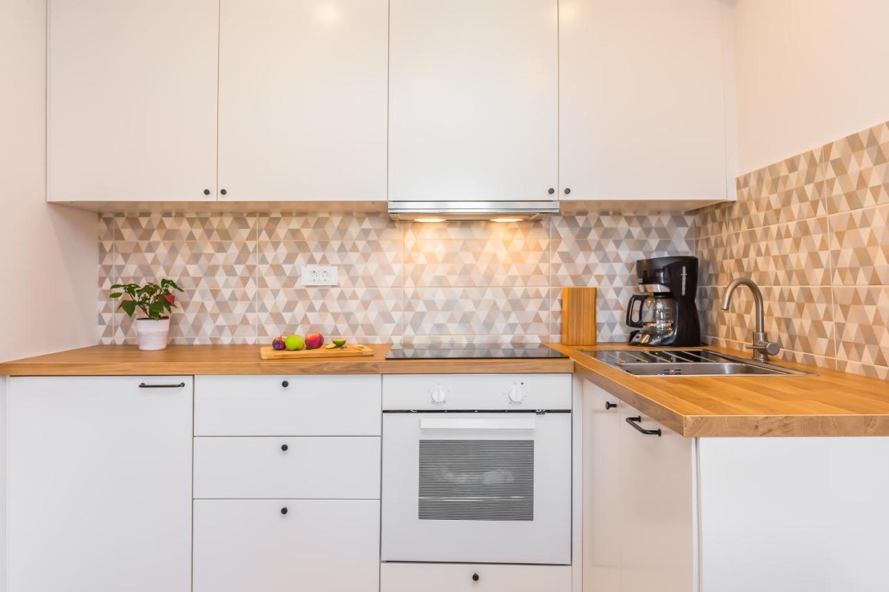 Adris Apartments Omiš Eksteriør bilde