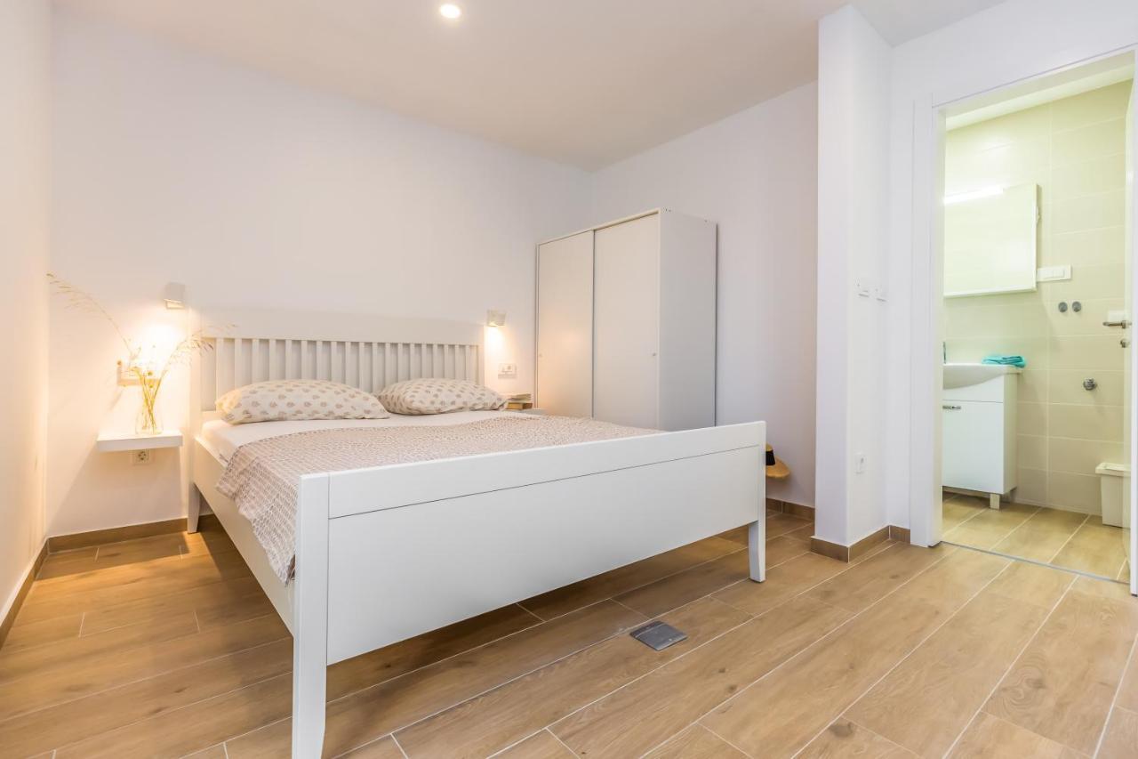 Adris Apartments Omiš Eksteriør bilde