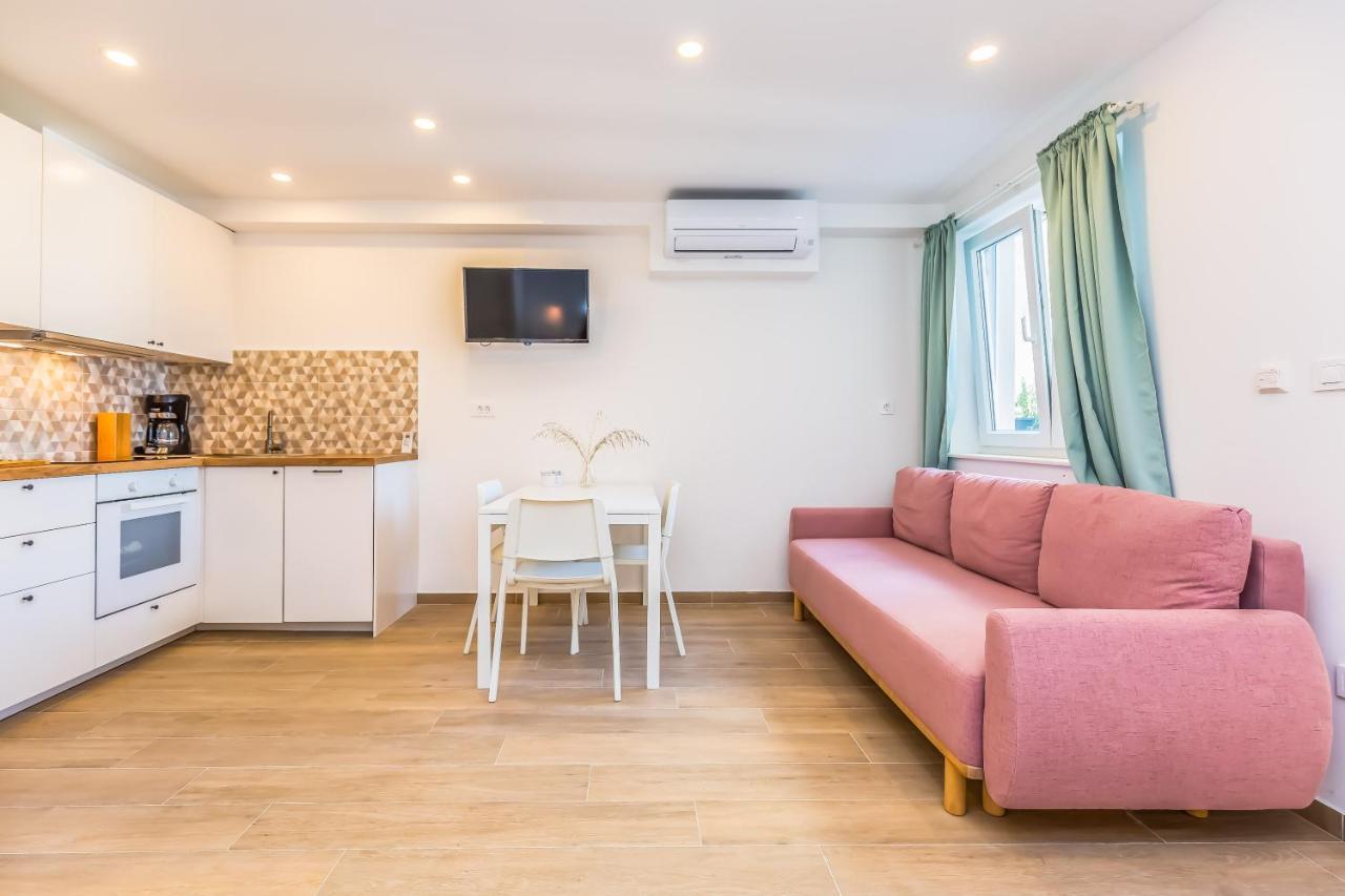 Adris Apartments Omiš Eksteriør bilde