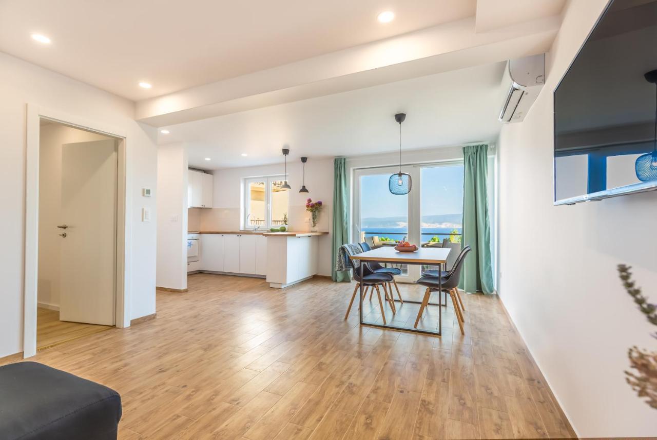 Adris Apartments Omiš Eksteriør bilde