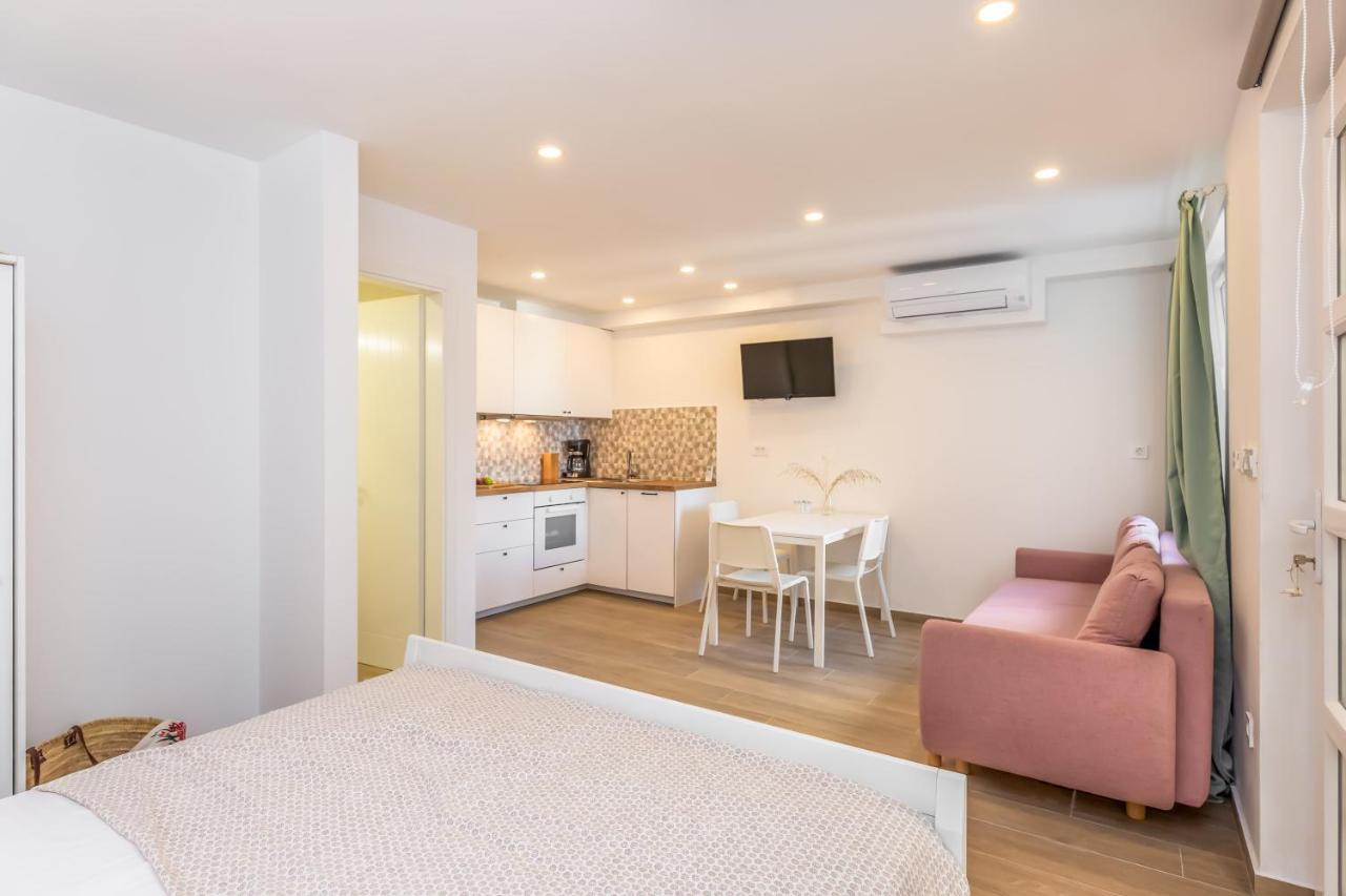 Adris Apartments Omiš Eksteriør bilde