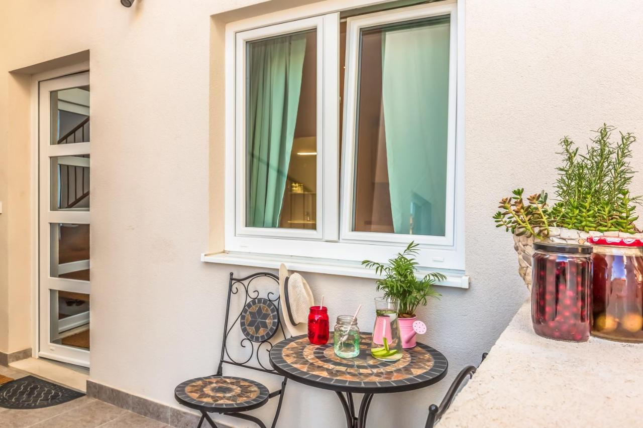 Adris Apartments Omiš Eksteriør bilde