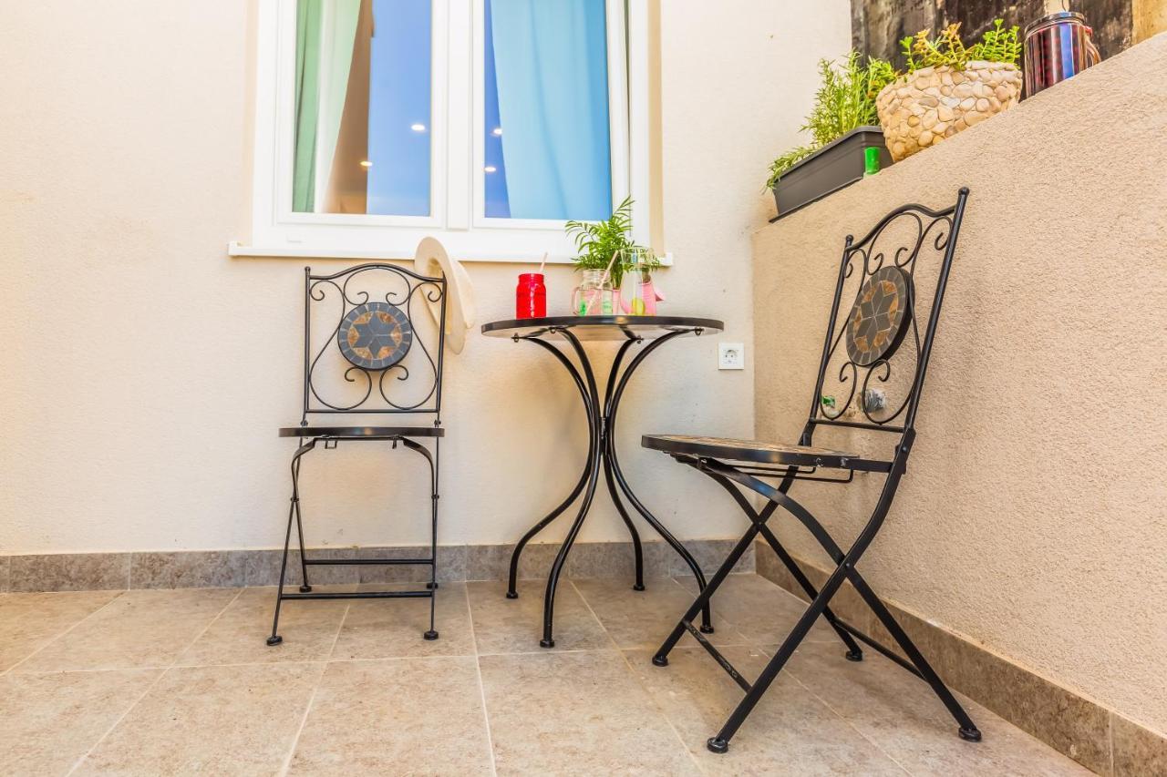 Adris Apartments Omiš Eksteriør bilde