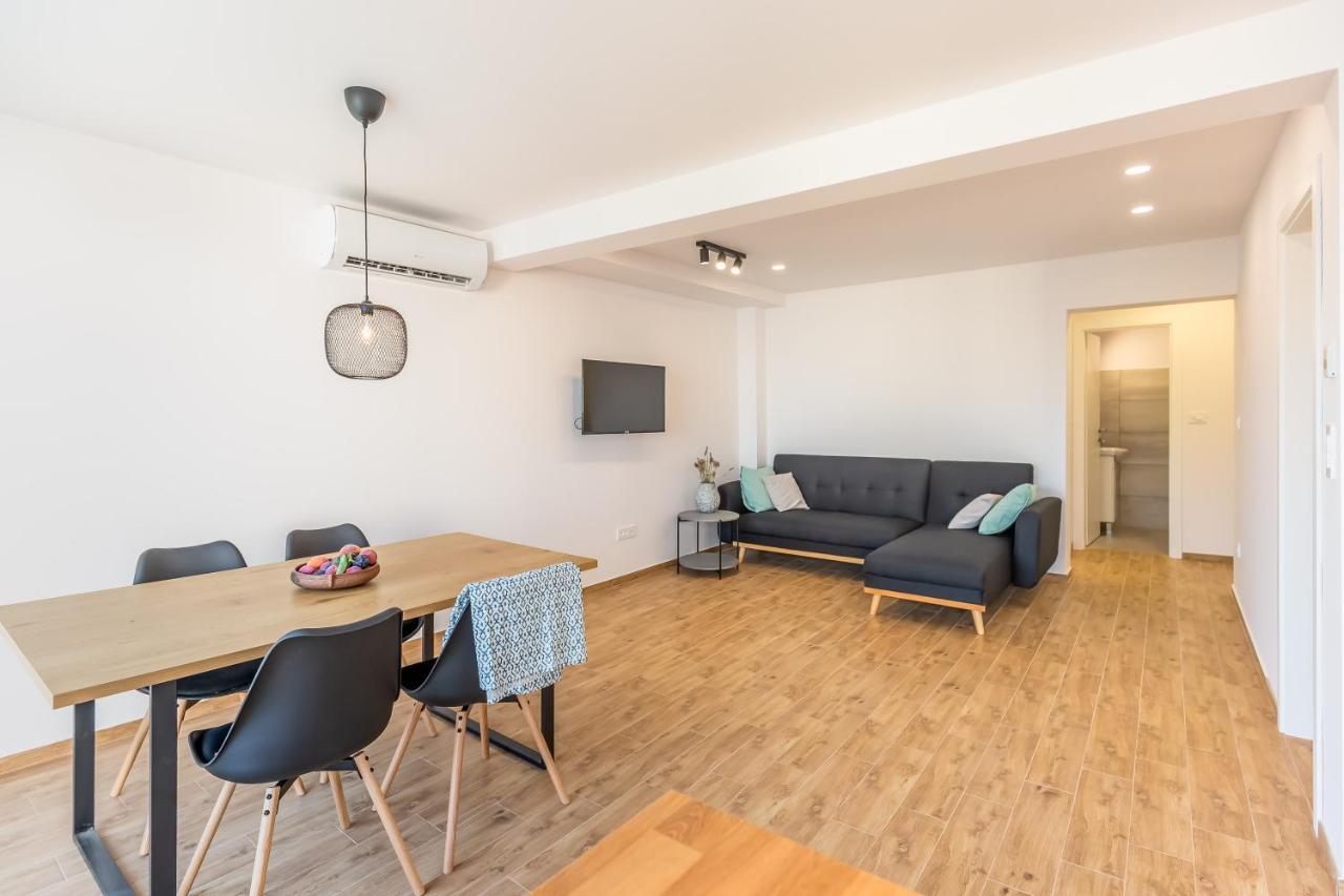 Adris Apartments Omiš Eksteriør bilde